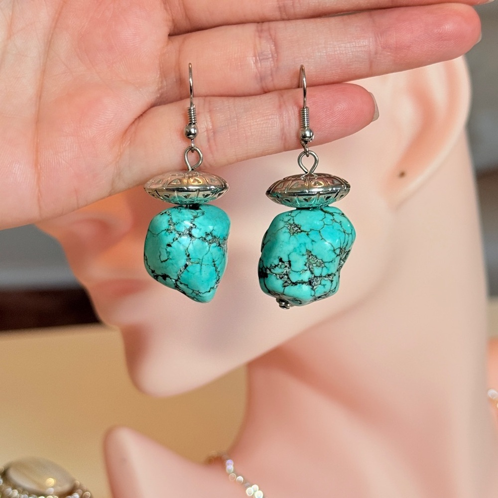 ⚜️ Turquoise and Silver Dangle Earrings - Picture 7 of 8